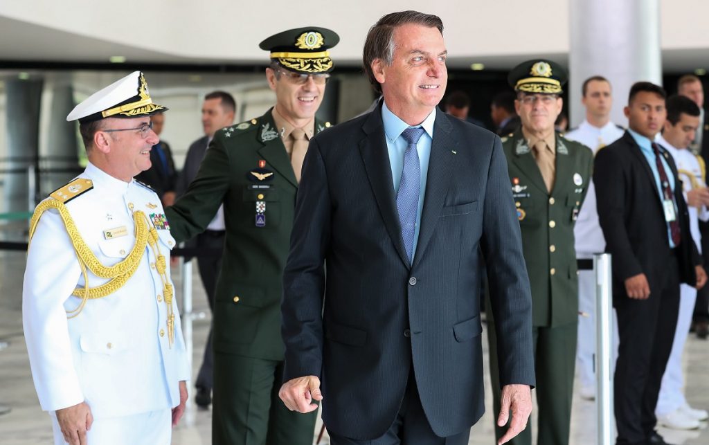 Com 20 militares, Ministério da Saúde pode mudar narrativa da pandemia